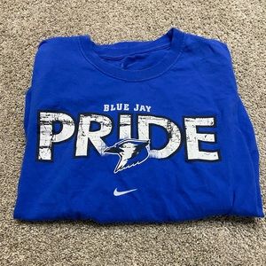 Creighton Blue Jay medium short sleeve shirt